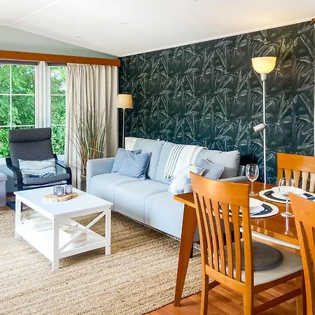 2 Bedroom Cozy Stacaravan In Goedereede