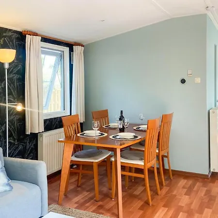 2 Bedroom Cozy Stacaravan In