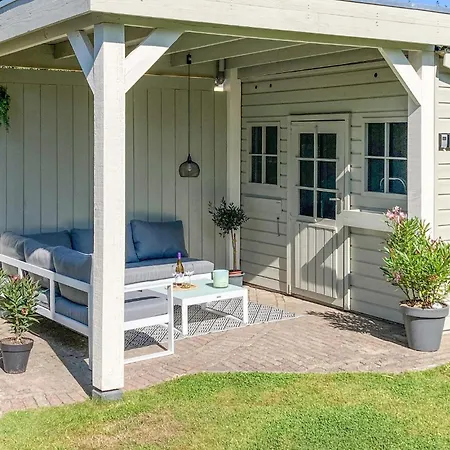 2 Bedroom Cozy Stacaravan In * Goedereede