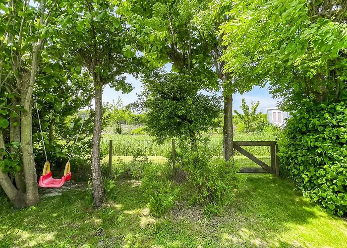 Beautiful Stacaravan In Kemping Goedereede