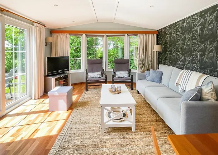 Beautiful Stacaravan In Kemping Goedereede